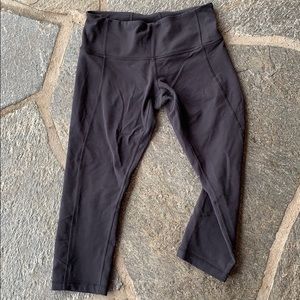 Lulu Lemon Adult Cropped Leggings